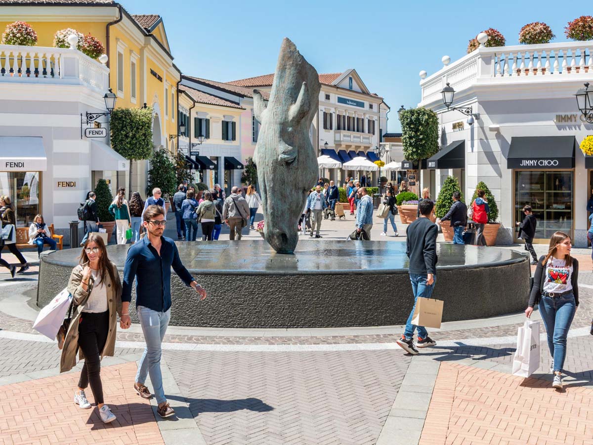 Wine & Shopping: Serravalle Designer Outlet La Scolca