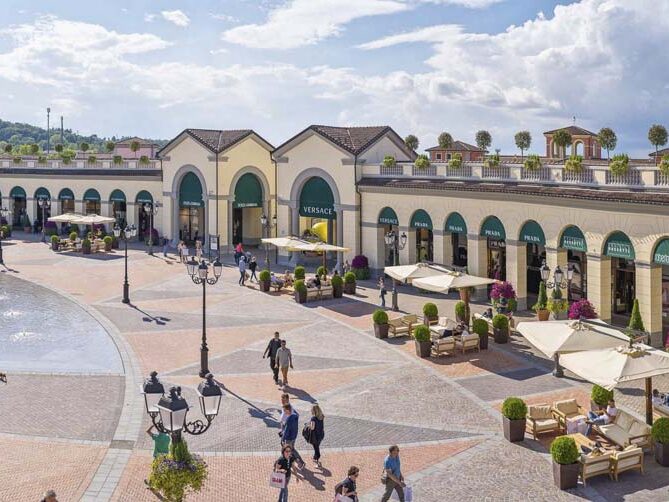 Wine & Shopping: Serravalle Designer Outlet La Scolca